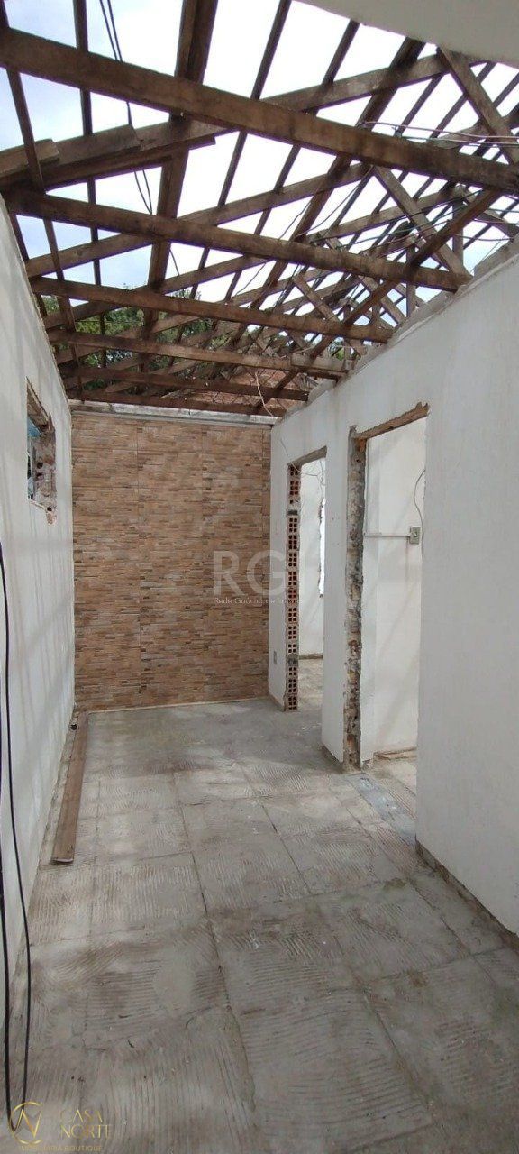 Casa à venda com 7 quartos, 200m², 1 suíte, 5 vagas, Rua Cirilo Leite Torres no bairro Espírito Santo em Porto Alegre