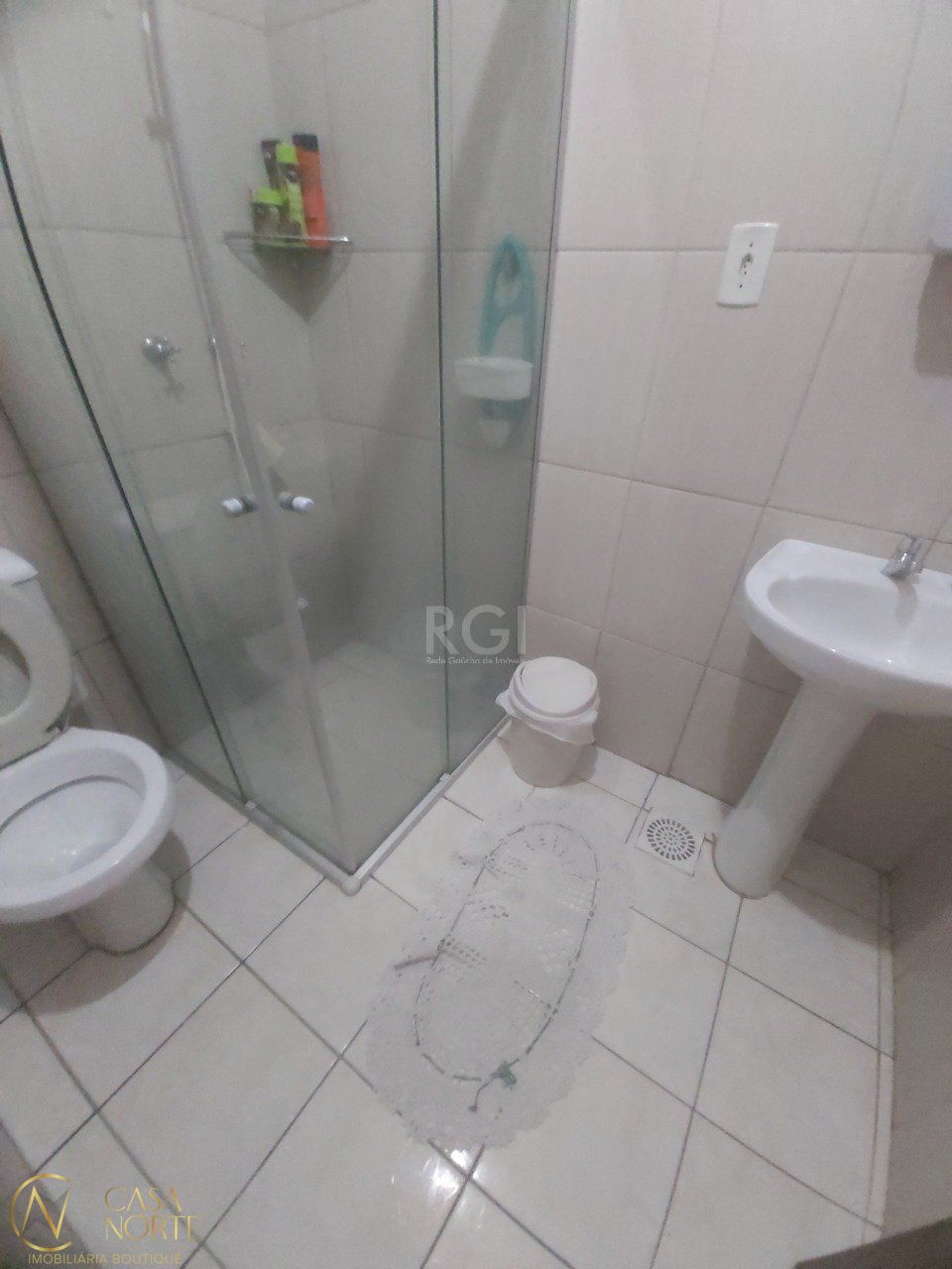 Casa à venda com 2 quartos, 63m², 2 vagas, Rua Elmo Born no bairro Hípica em Porto Alegre