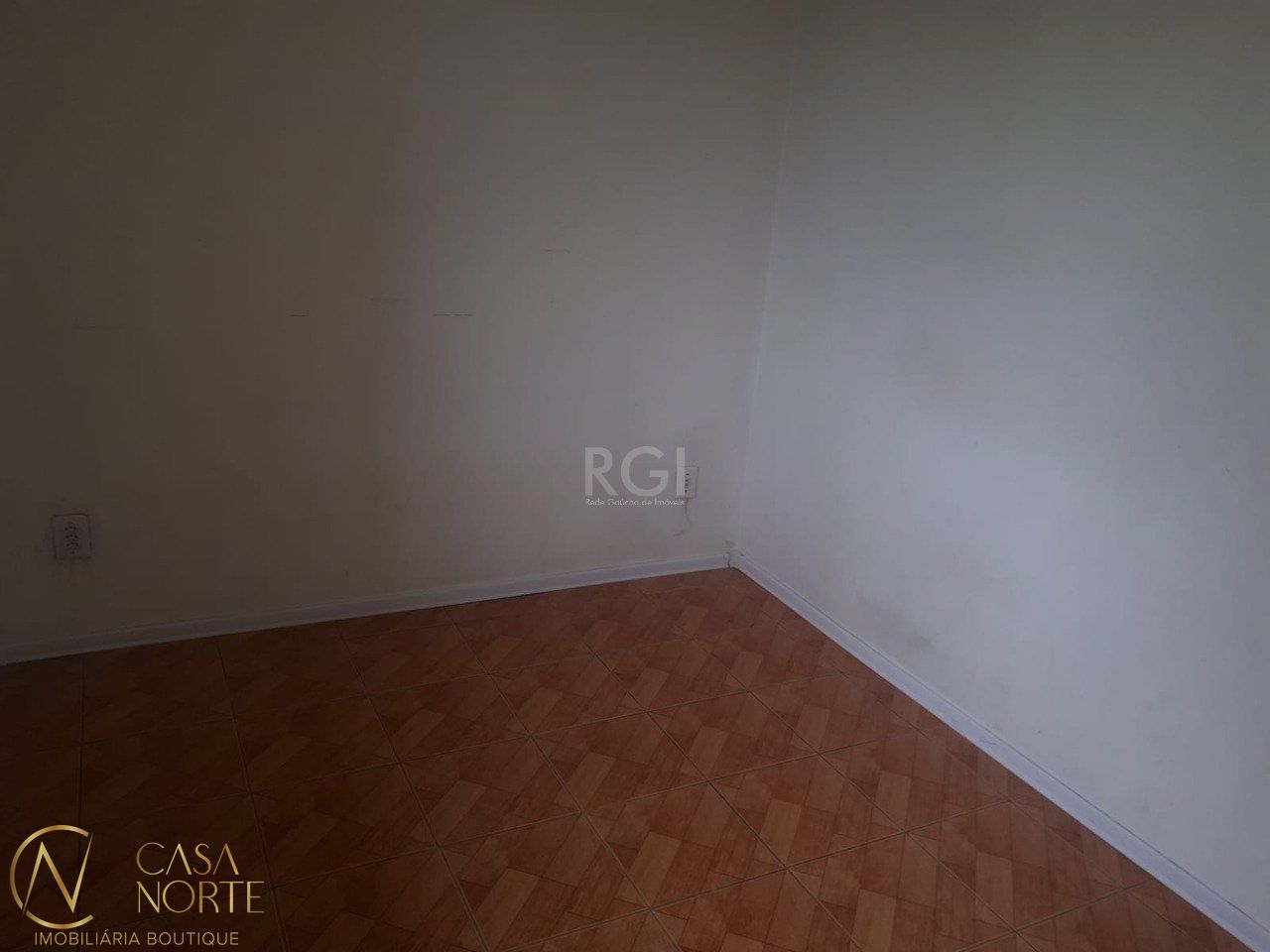 Sobrado à venda com 2 quartos, 60m², 1 vaga, Avenida João Antônio da Silveira no bairro Restinga em Porto Alegre