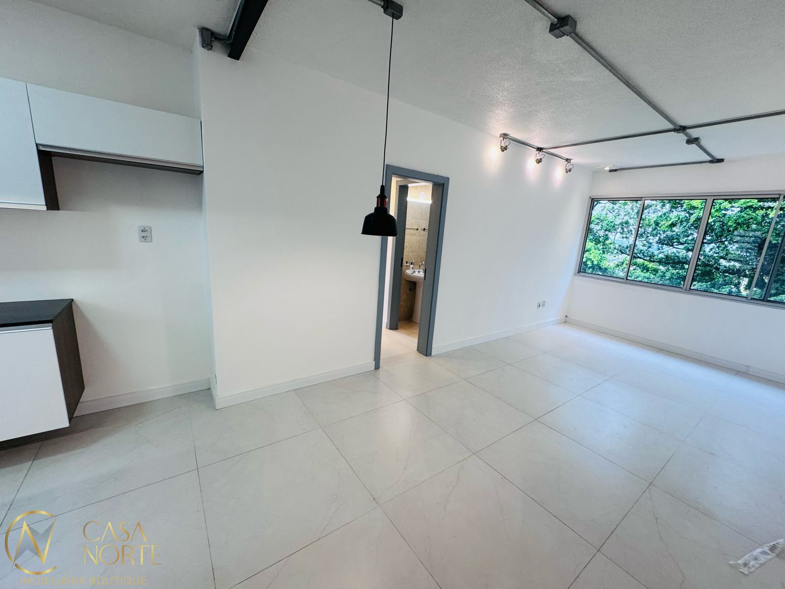 Apartamento à venda com 2 quartos, 74m², 1 vaga, Rua Doutor Barcelos no bairro Tristeza em Porto Alegre