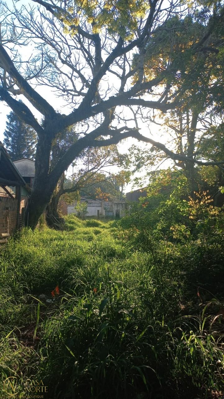 Terreno à venda  com 420m², Rua Inspetor Adalberto de Souza Remião no bairro Belém Novo em Porto Alegre