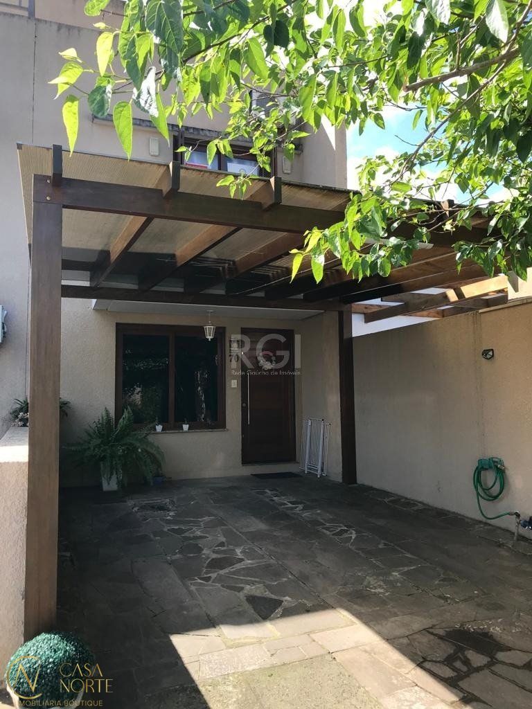 Sobrado à venda com 3 quartos, 96m², 1 suíte, 2 vagas, Rua Bernardo Profes no bairro Hípica em Porto Alegre