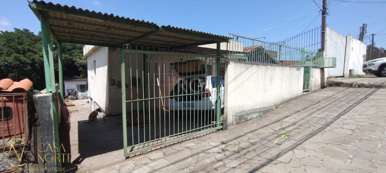 Casa à venda com 4 quartos, 150m², 3 vagas, Avenida Vicente Monteggia no bairro Cavalhada em Porto Alegre