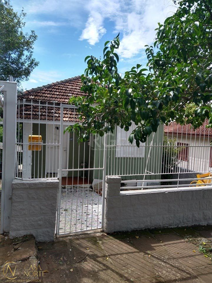 Casa à venda com 3 quartos, 60m², 2 vagas, Rua Padre João Batista Reus no bairro Camaquã em Porto Alegre