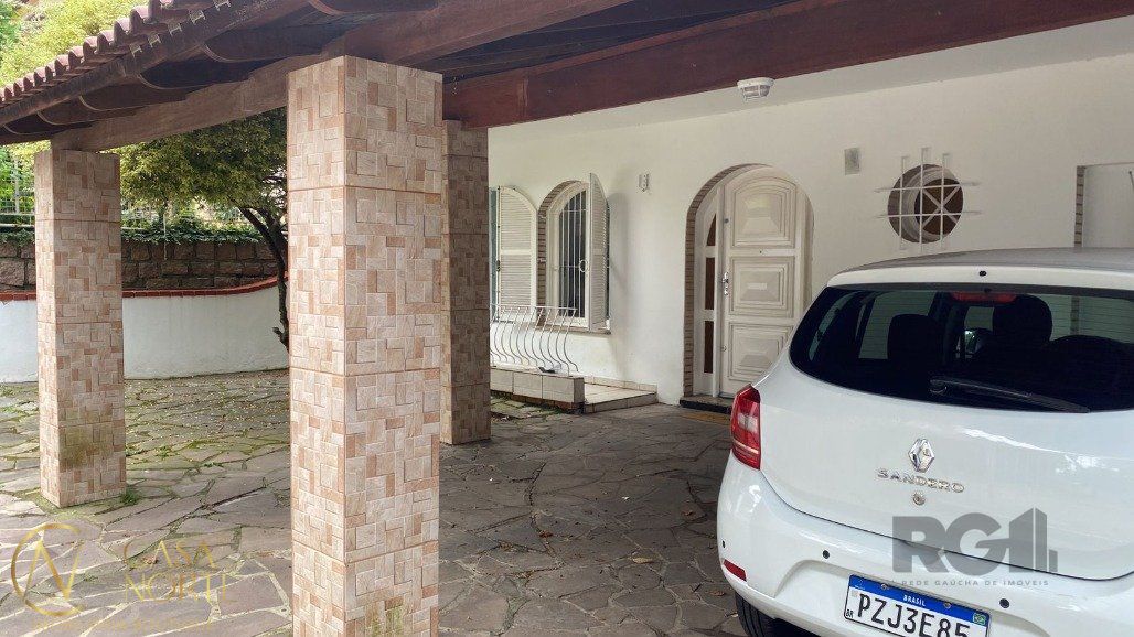 Casa à venda com 3 quartos, 150m², 2 suítes, 3 vagas, Rua Doutor Egydio Michaelsen no bairro Cavalhada em Porto Alegre