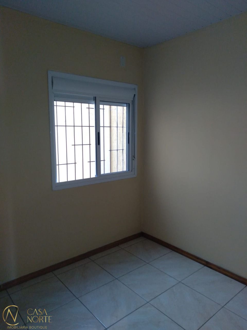 Casa à venda com 2 quartos, 40m², 1 vaga, Rua Coronel Dastro Dutra no bairro Restinga em Porto Alegre