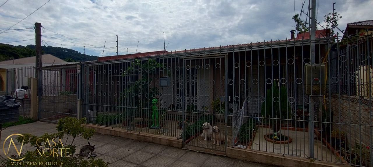 Casa à venda com 3 quartos, 110m², 1 suíte, 2 vagas, Rua Jornalista Roberto Eduardo Xavier no bairro Aberta dos Morros em Porto Alegre