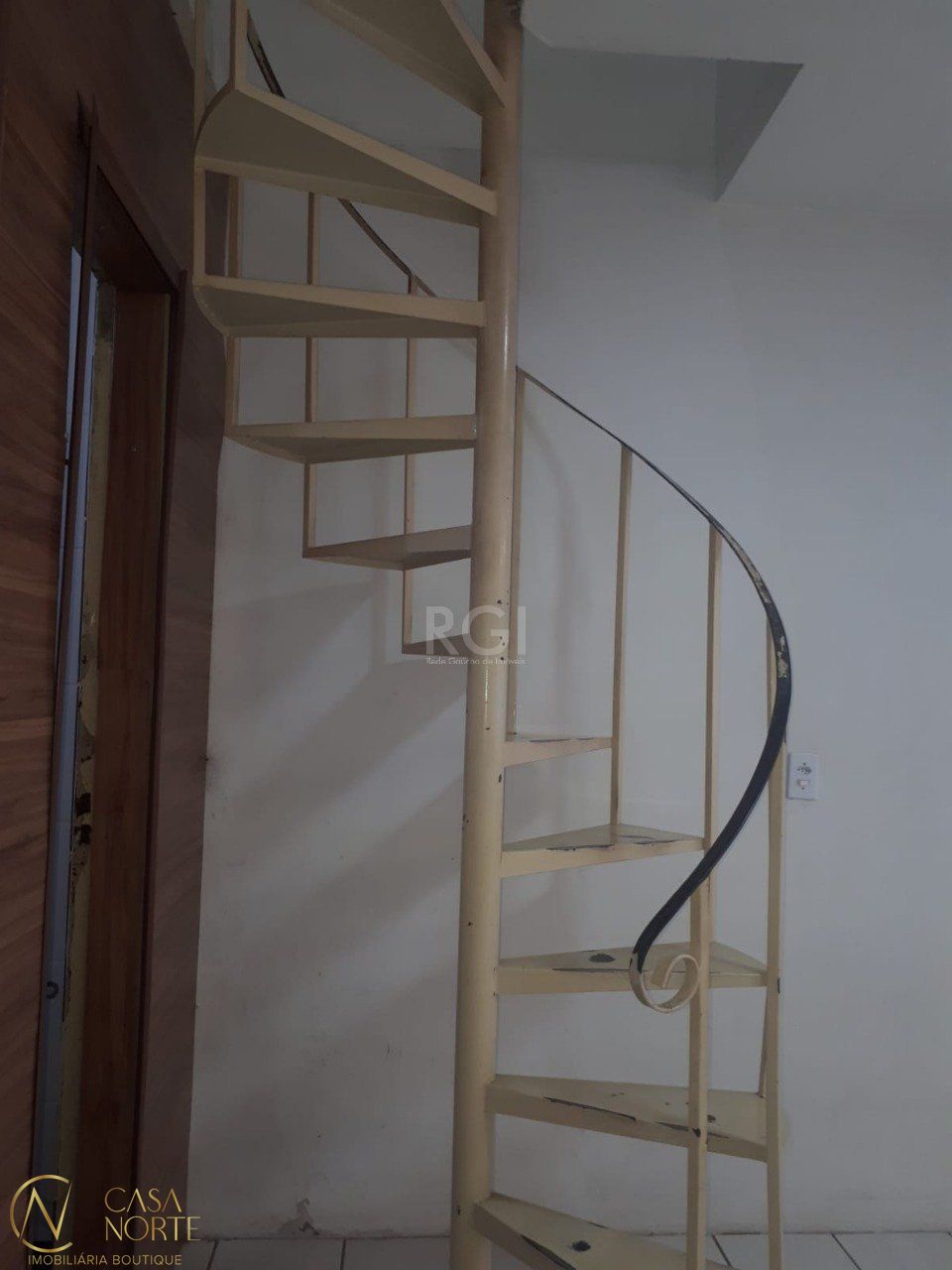 Sobrado à venda com 2 quartos, 60m², 1 vaga, Avenida João Antônio da Silveira no bairro Restinga em Porto Alegre
