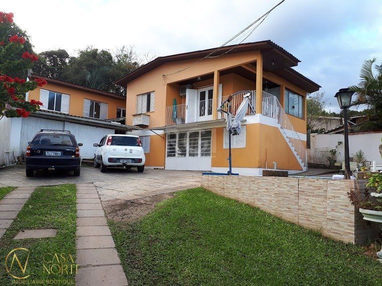 Casa à venda com 4 quartos, 274m², 2 suítes, 5 vagas, Rua José Alves de Castro no bairro Vila Nova em Porto Alegre