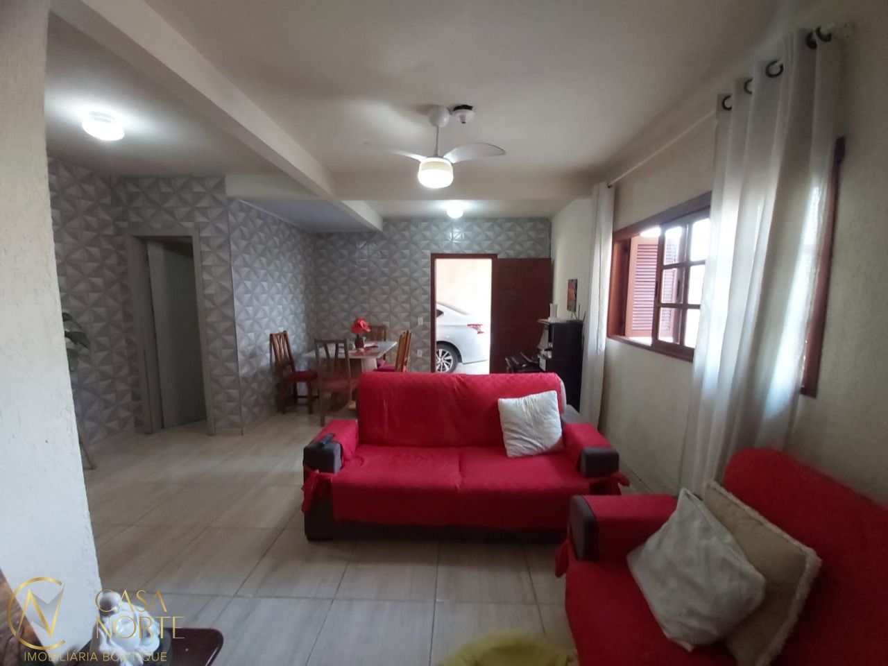 Casa à venda com 3 quartos, 100m², 1 suíte, 3 vagas, Rua Império no bairro Vila Nova em Porto Alegre