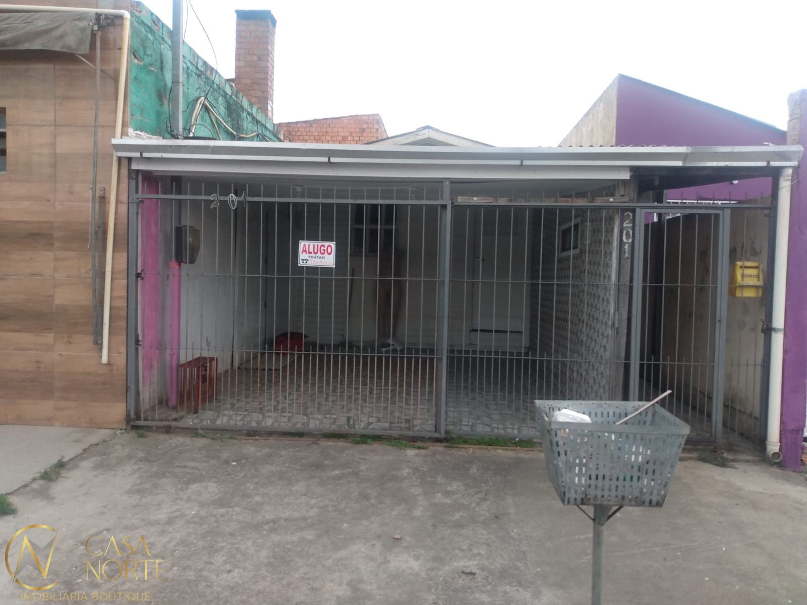 Casa à venda com 2 quartos, 102m², 1 vaga, Rua Doutor Antônio Mazzaferro Neto no bairro Hípica em Porto Alegre