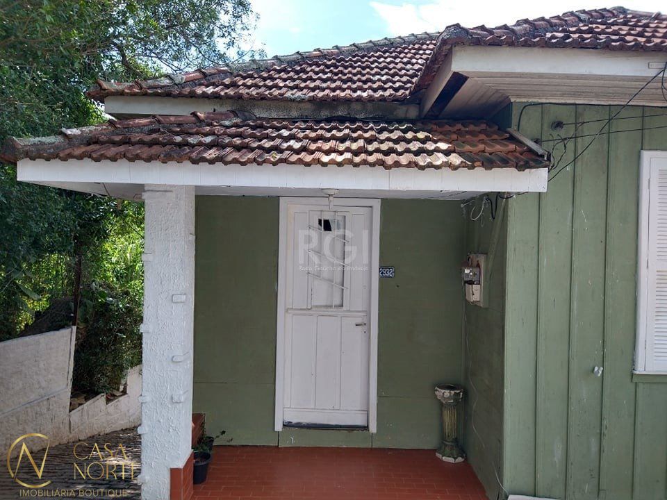 Casa à venda com 3 quartos, 60m², 2 vagas, Rua Padre João Batista Reus no bairro Camaquã em Porto Alegre