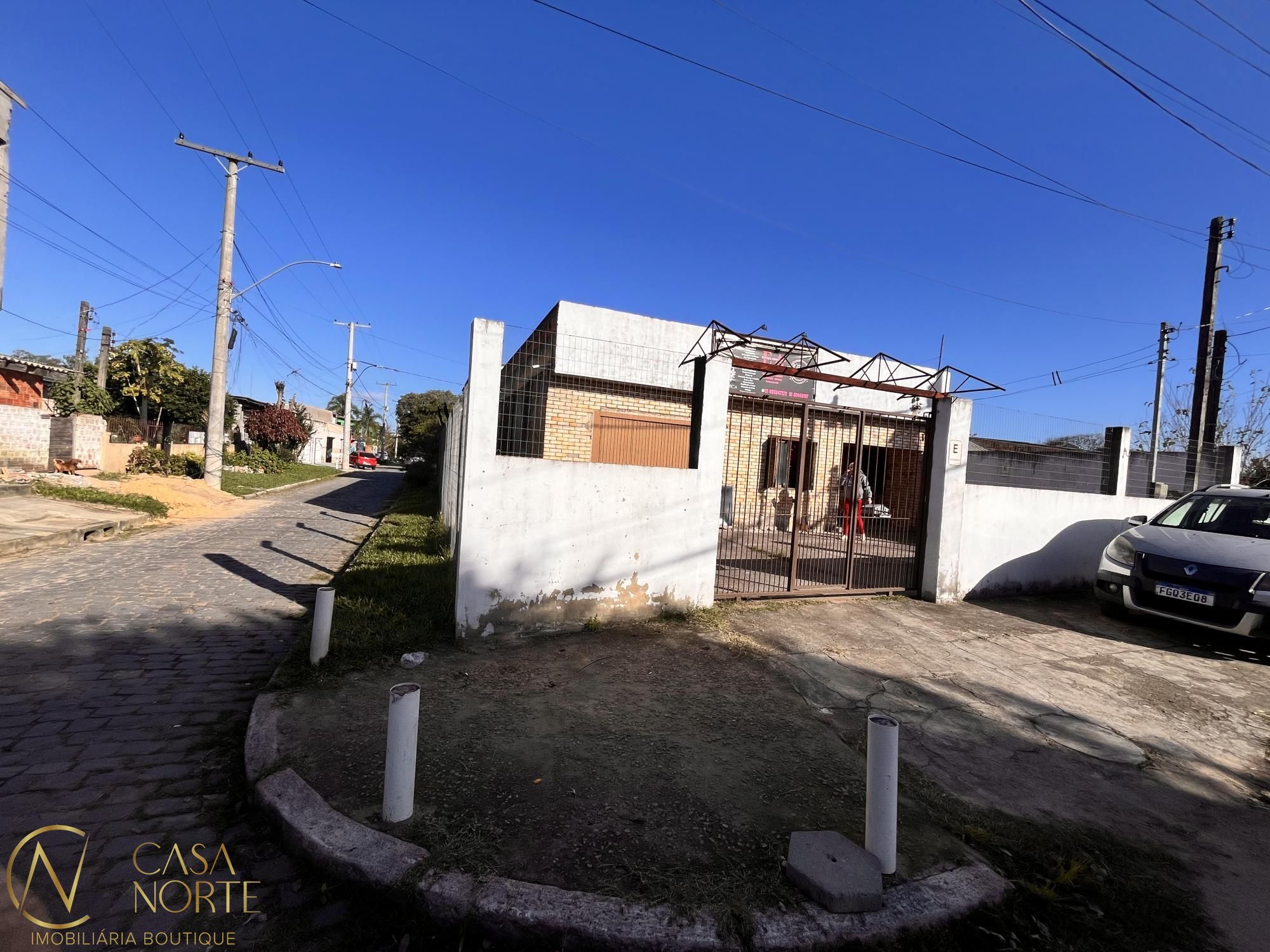 Casa à venda com 3 quartos, 143m², 2 vagas, Avenida Ignês E. Fagundes no bairro Restinga em Porto Alegre