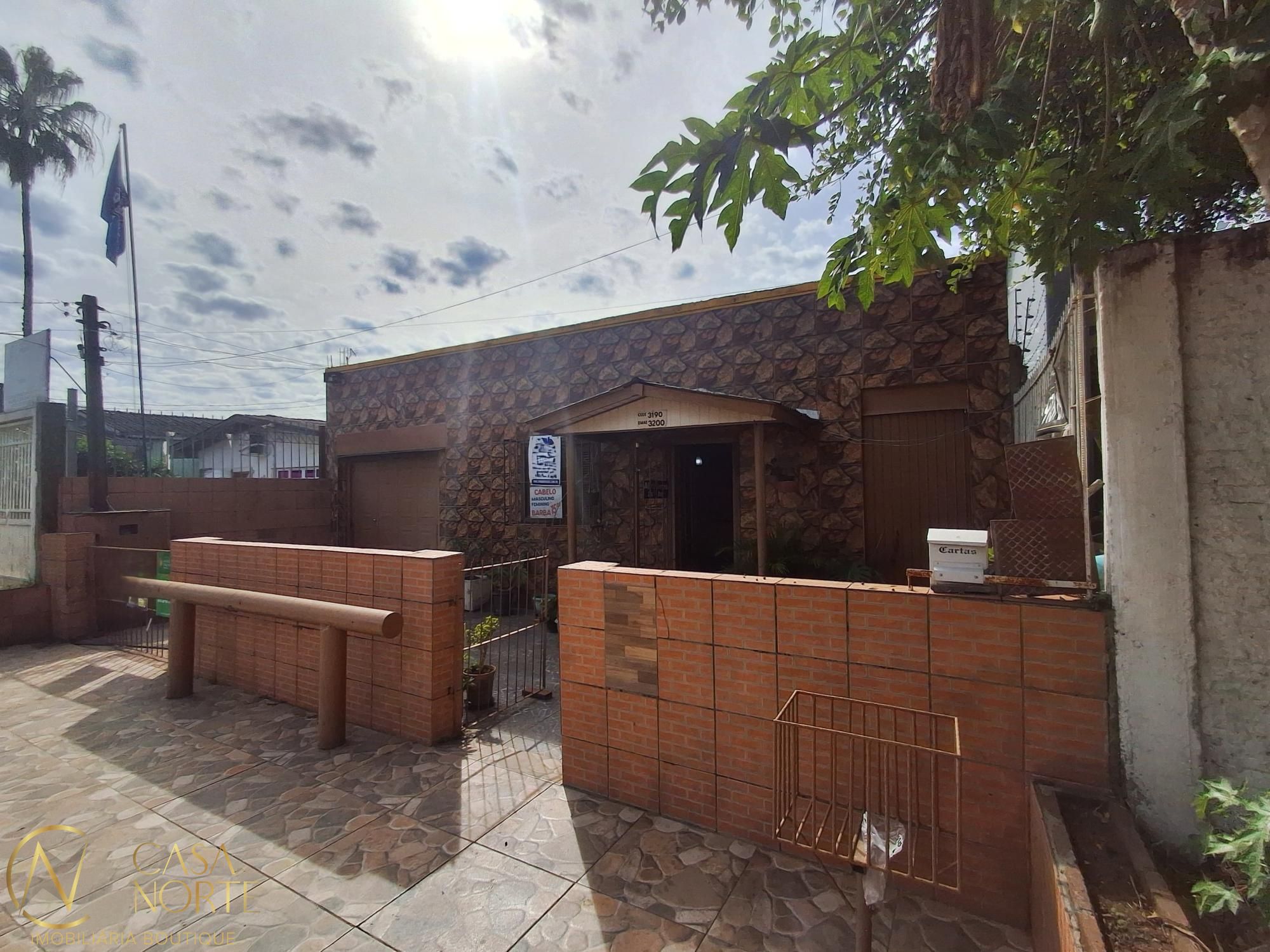 Casa à venda com 3 quartos, 150m², 2 vagas, Avenida Edgar Pires de Castro no bairro Restinga em Porto Alegre