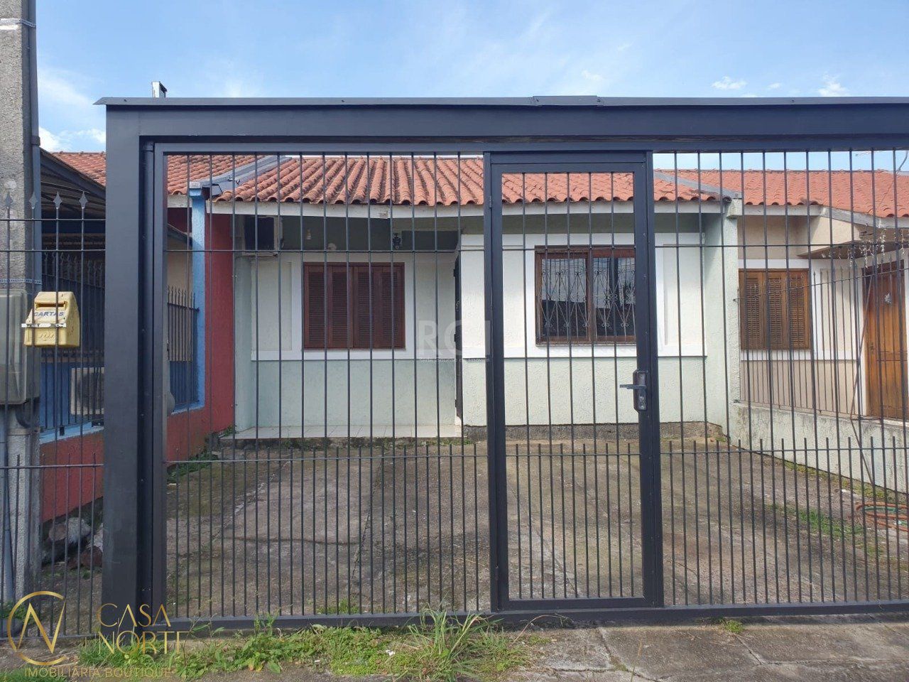 Casa à venda com 2 quartos, 51m², 2 vagas, Rua Júlio Ribeiro de Castilhos no bairro Hípica em Porto Alegre