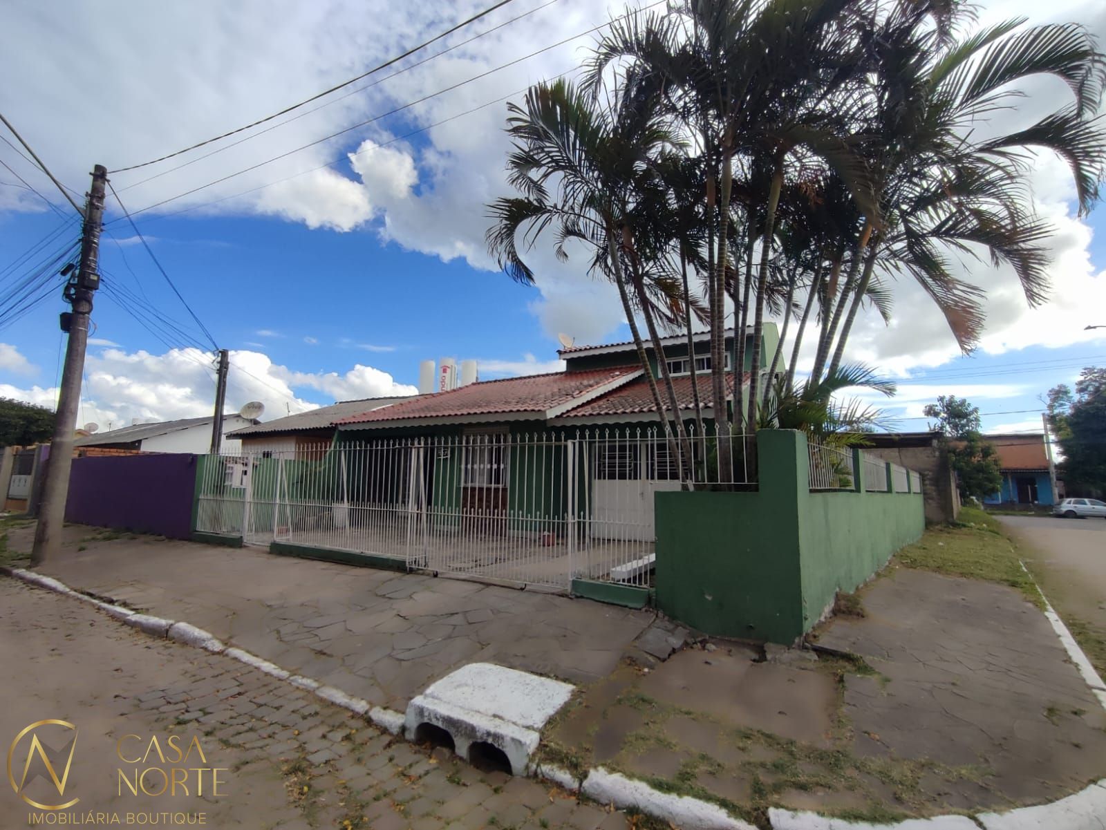 Casa à venda com 3 quartos, 165m², 1 suíte, 2 vagas, Acesso Rio Volga no bairro Restinga em Porto Alegre
