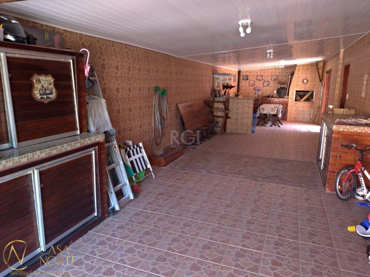 Casa à venda com 3 quartos, 120m², 3 vagas, Rua Santa Mônica no bairro Ponta Grossa em Porto Alegre