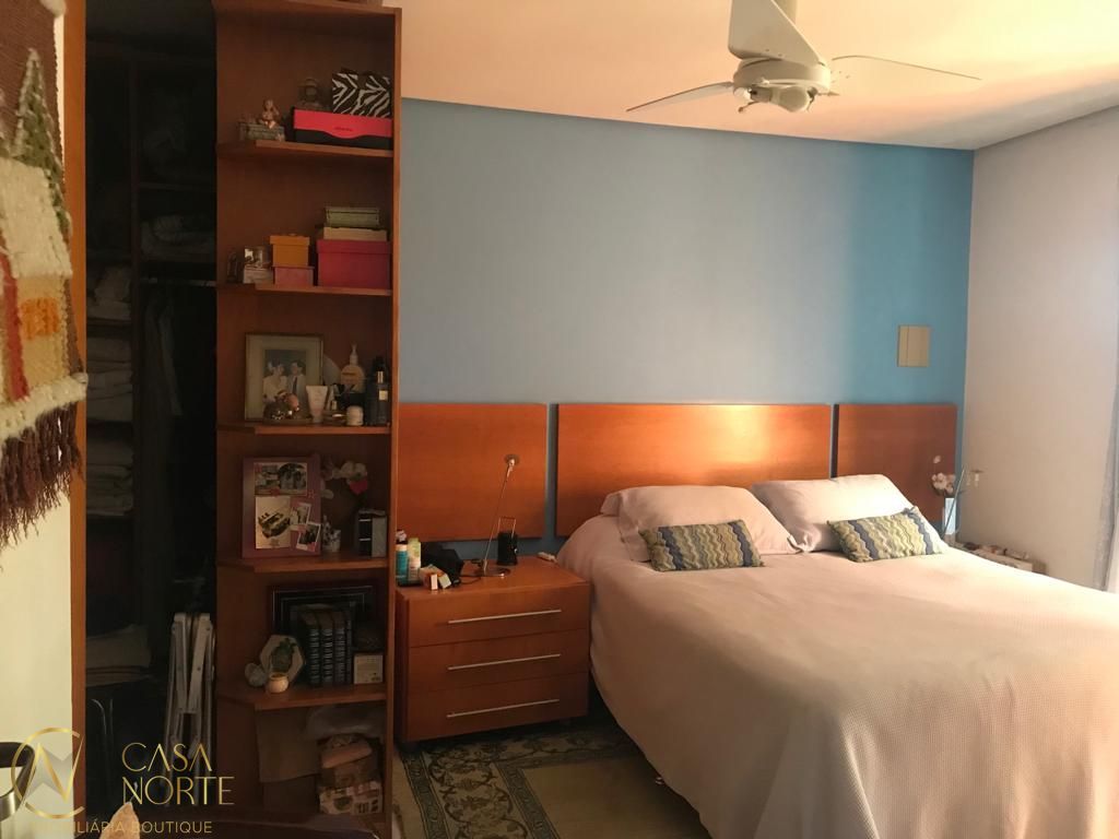Casa à venda com 3 quartos, 300m², 1 suíte, 4 vagas, Rua Jair de Moura Calixto no bairro Ipanema em Porto Alegre