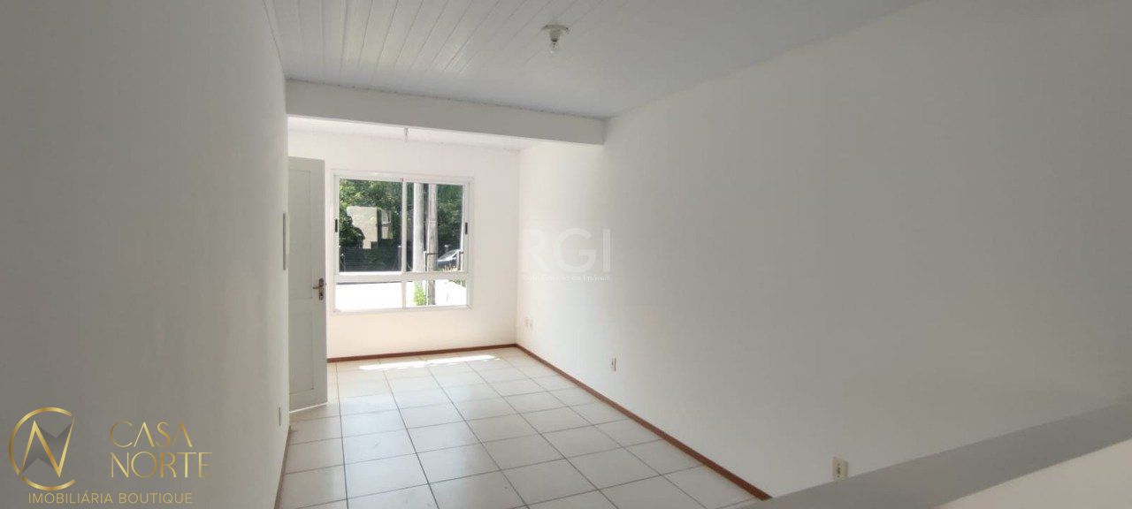 Casa de Condomínio à venda com 3 quartos, 61m², 1 suíte, 1 vaga, Estrada Costa Gama no bairro Restinga em Porto Alegre