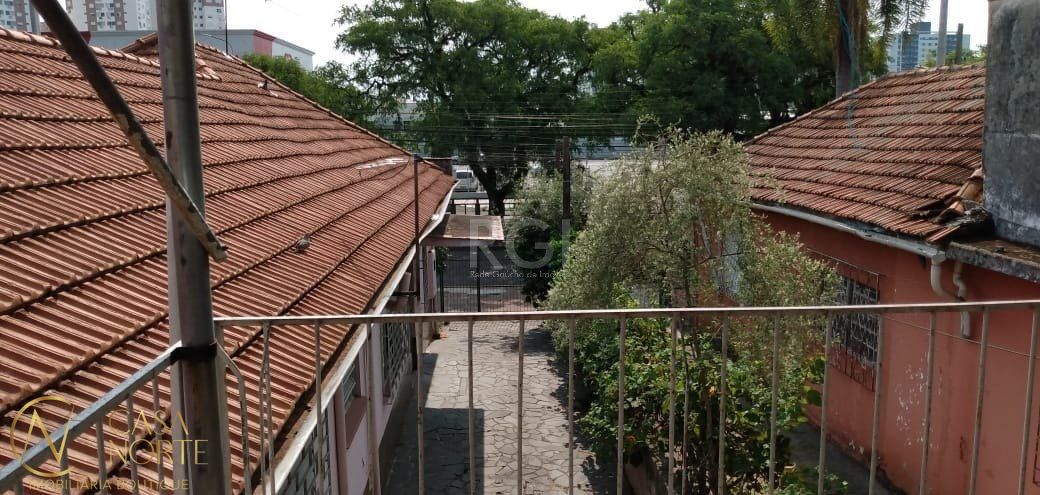 Casa à venda com 4 quartos, 188m², 2 suítes, 2 vagas, Rua Gomes de Freitas no bairro Jardim Itu em Porto Alegre
