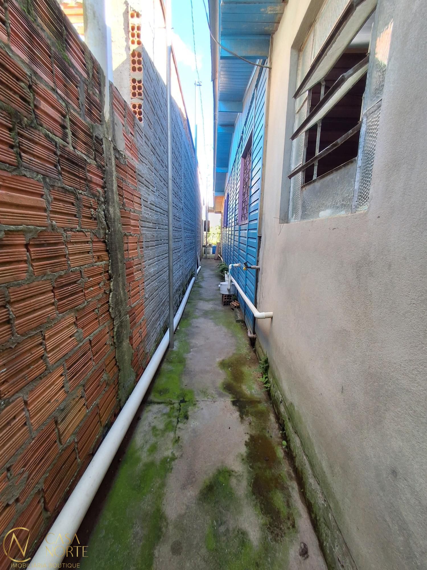 Casa à venda com 3 quartos, 170m², 1 vaga, Estrada Barro Vermelho no bairro Restinga em Porto Alegre