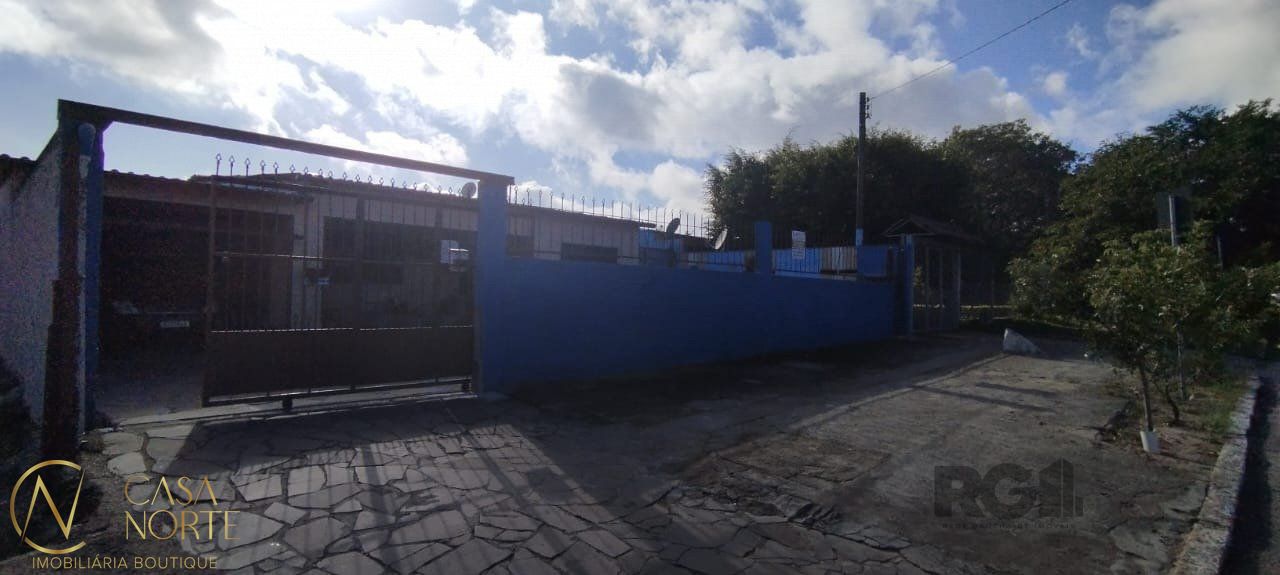 Casa à venda com 3 quartos, 120m², 3 vagas, Avenida Ignês E. Fagundes no bairro Restinga em Porto Alegre