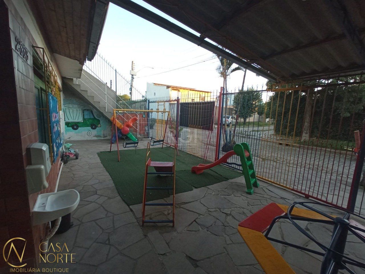 Casa Comercial à venda com 6 quartos, 160m², Rua Antônio Rocha Meirelles Leite no bairro Restinga em Porto Alegre