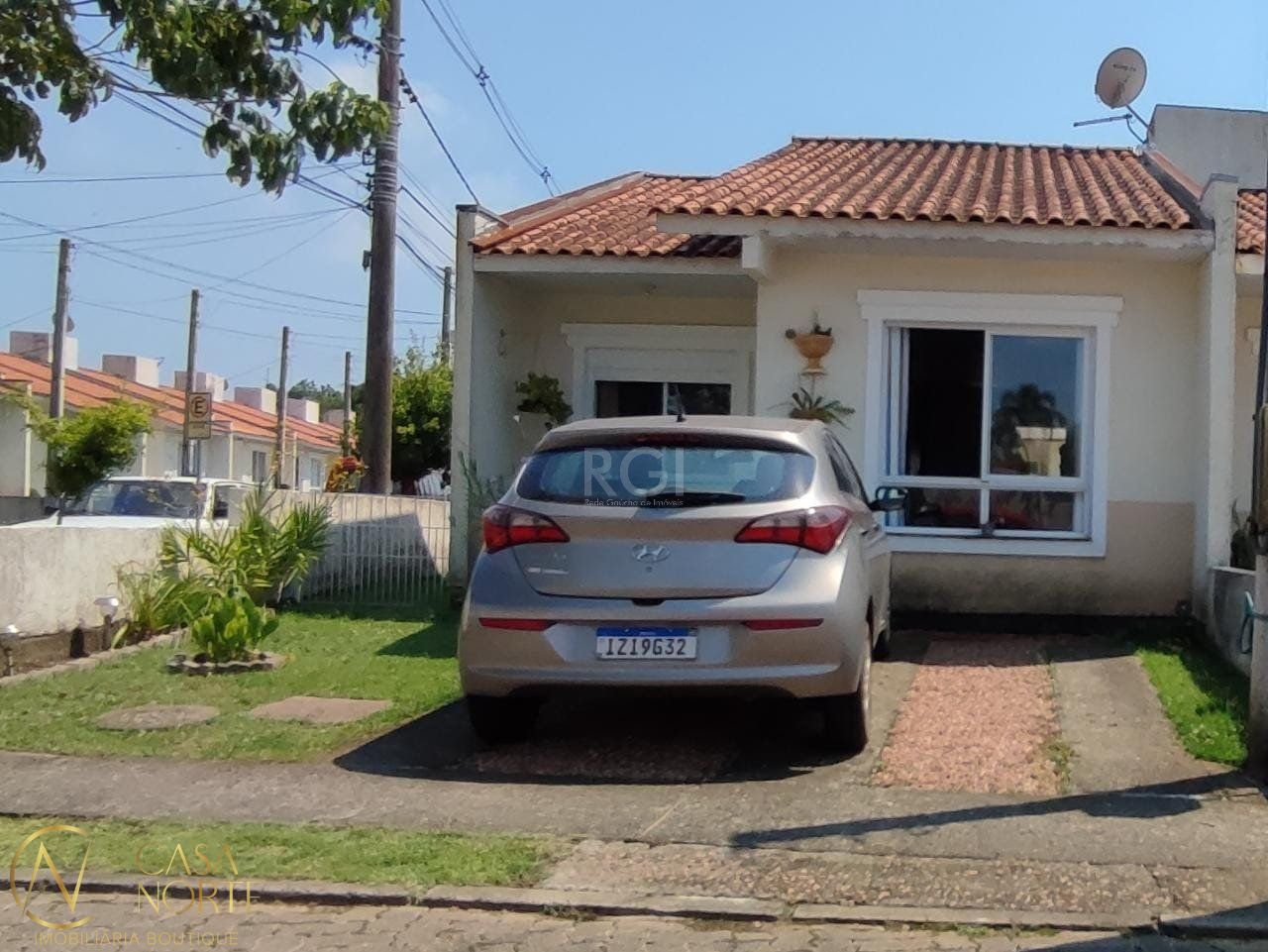 Casa de Condomínio à venda com 3 quartos, 61m², 1 suíte, 1 vaga, Estrada Costa Gama no bairro Restinga em Porto Alegre