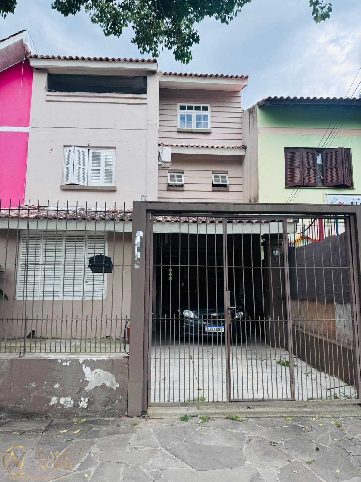 Casa à venda com 3 quartos, 180m², 1 suíte, 2 vagas, Rua Baldoino Bottini no bairro Hípica em Porto Alegre
