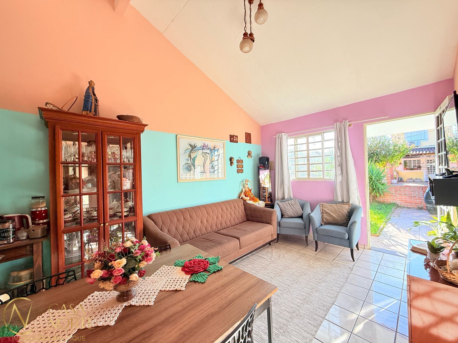 Casa à venda com 2 quartos, 100m², 1 vaga, Avenida Edgar Pires de Castro no bairro Hípica em Porto Alegre