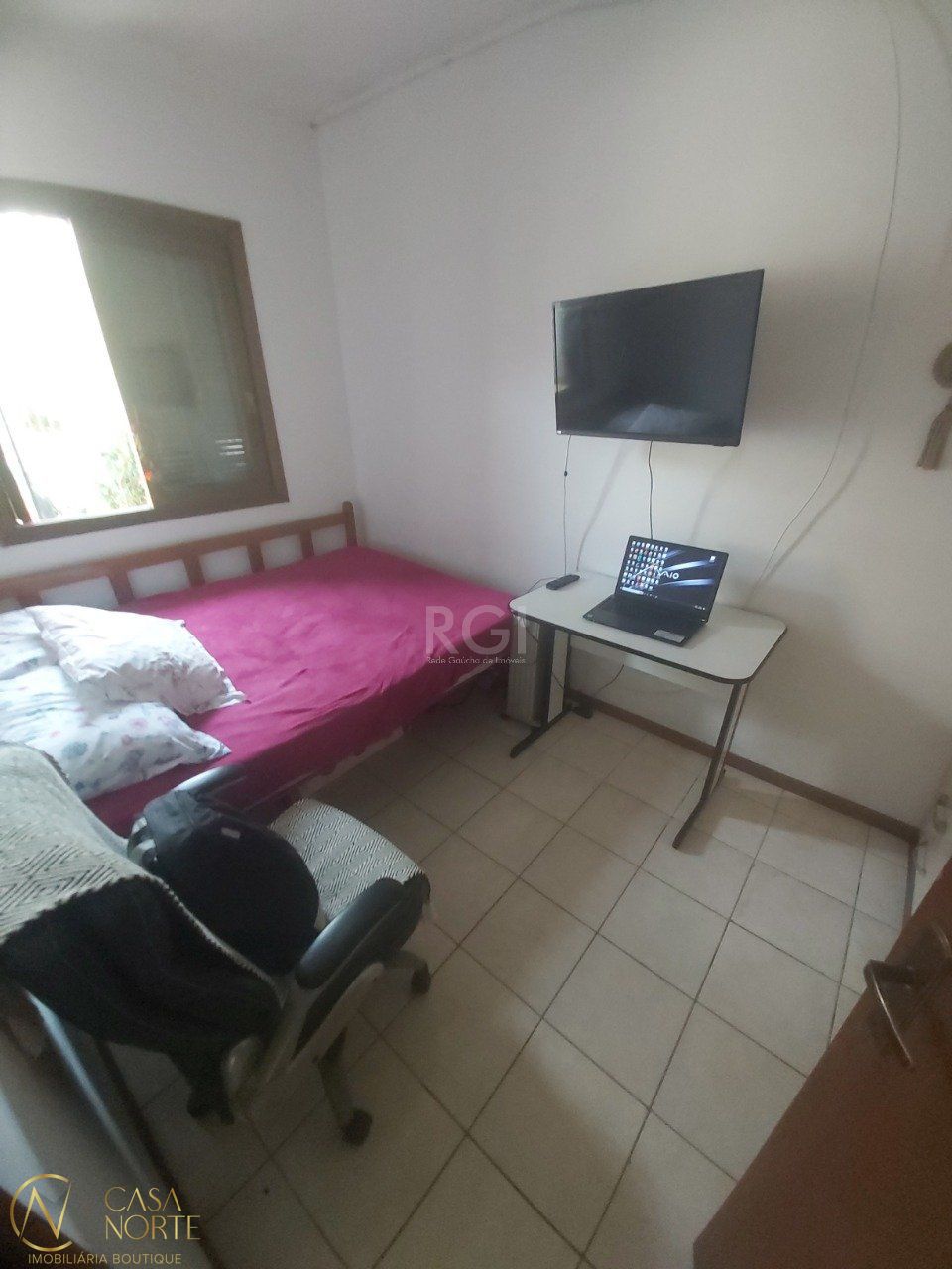 Casa à venda com 2 quartos, 63m², 2 vagas, Rua Elmo Born no bairro Hípica em Porto Alegre