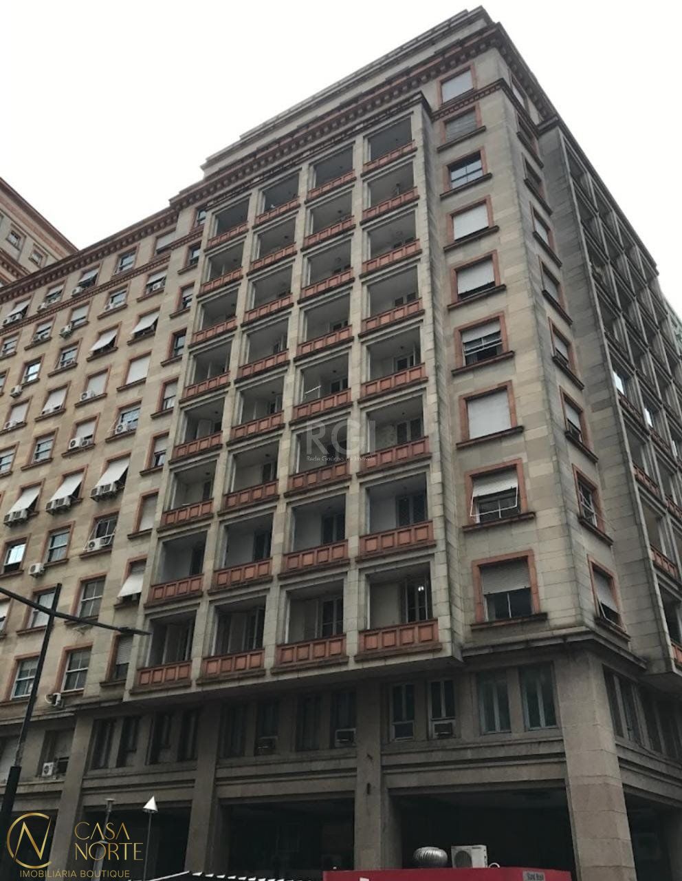 Conjunto Comercial à venda com 1 quarto, 19m², Avenida Borges de Medeiros no bairro Centro Histórico em Porto Alegre