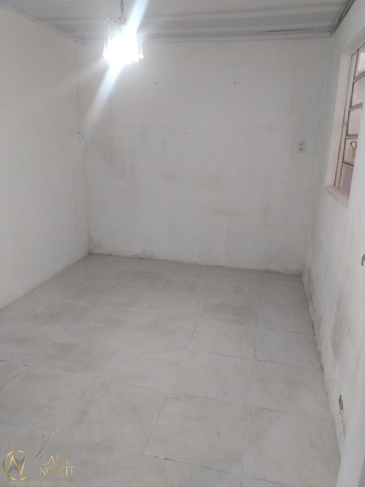 Casa à venda com 2 quartos, 102m², 1 vaga, Rua Doutor Antônio Mazzaferro Neto no bairro Hípica em Porto Alegre