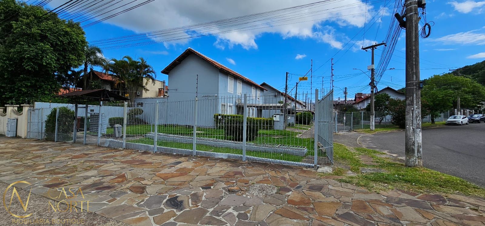 Sobrado à venda com 2 quartos, 86m², 1 suíte, 1 vaga, Avenida Juca Batista no bairro Hípica em Porto Alegre