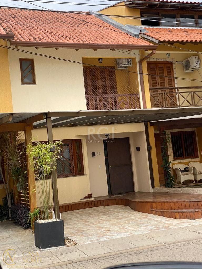 Sobrado à venda com 3 quartos, 130m², 1 suíte, 2 vagas, Avenida Edgar Pires de Castro no bairro Hípica em Porto Alegre