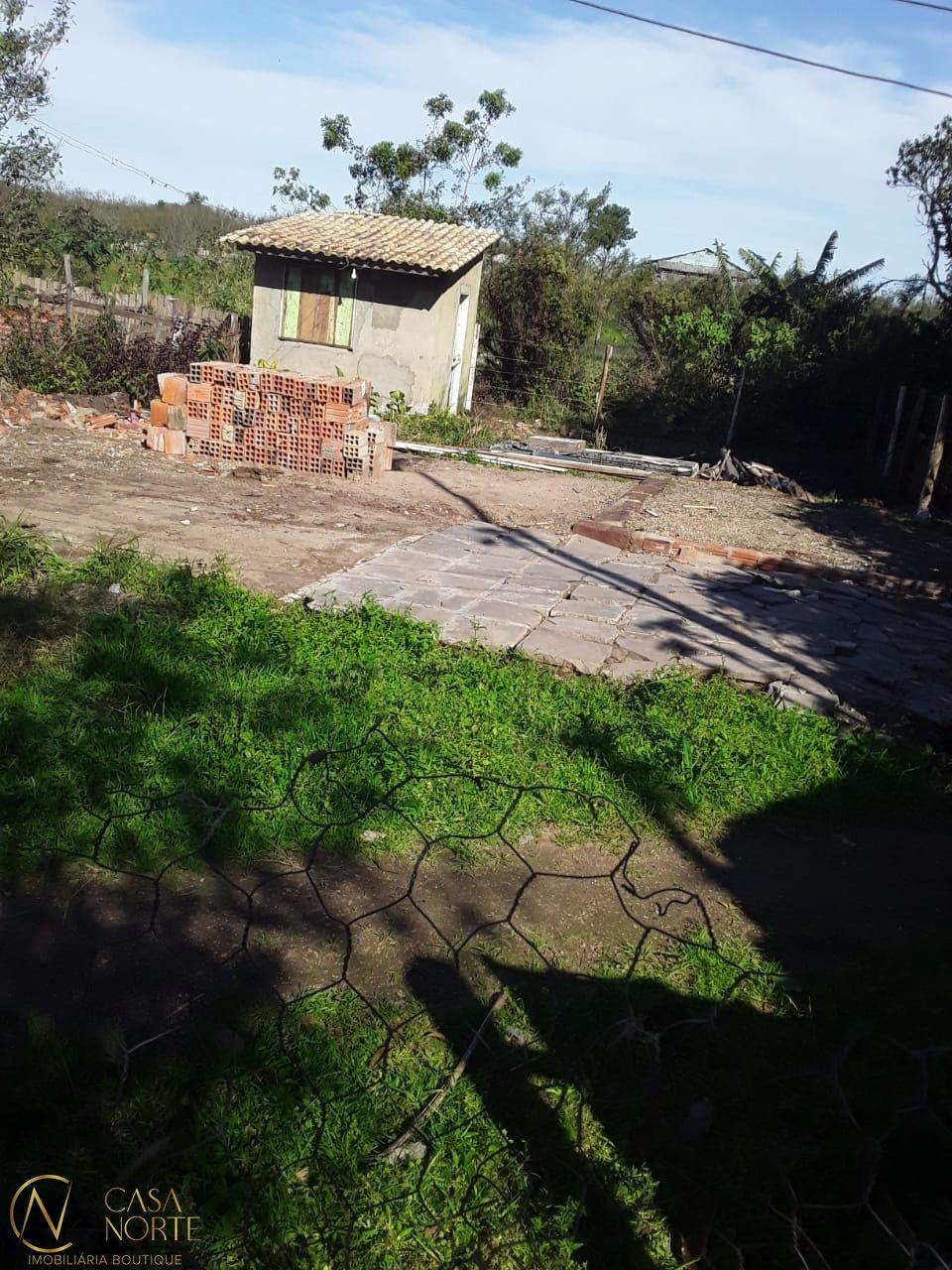 Terreno à venda  com 212m², Rua Gedi dos Santos Silva no bairro Lami em Porto Alegre