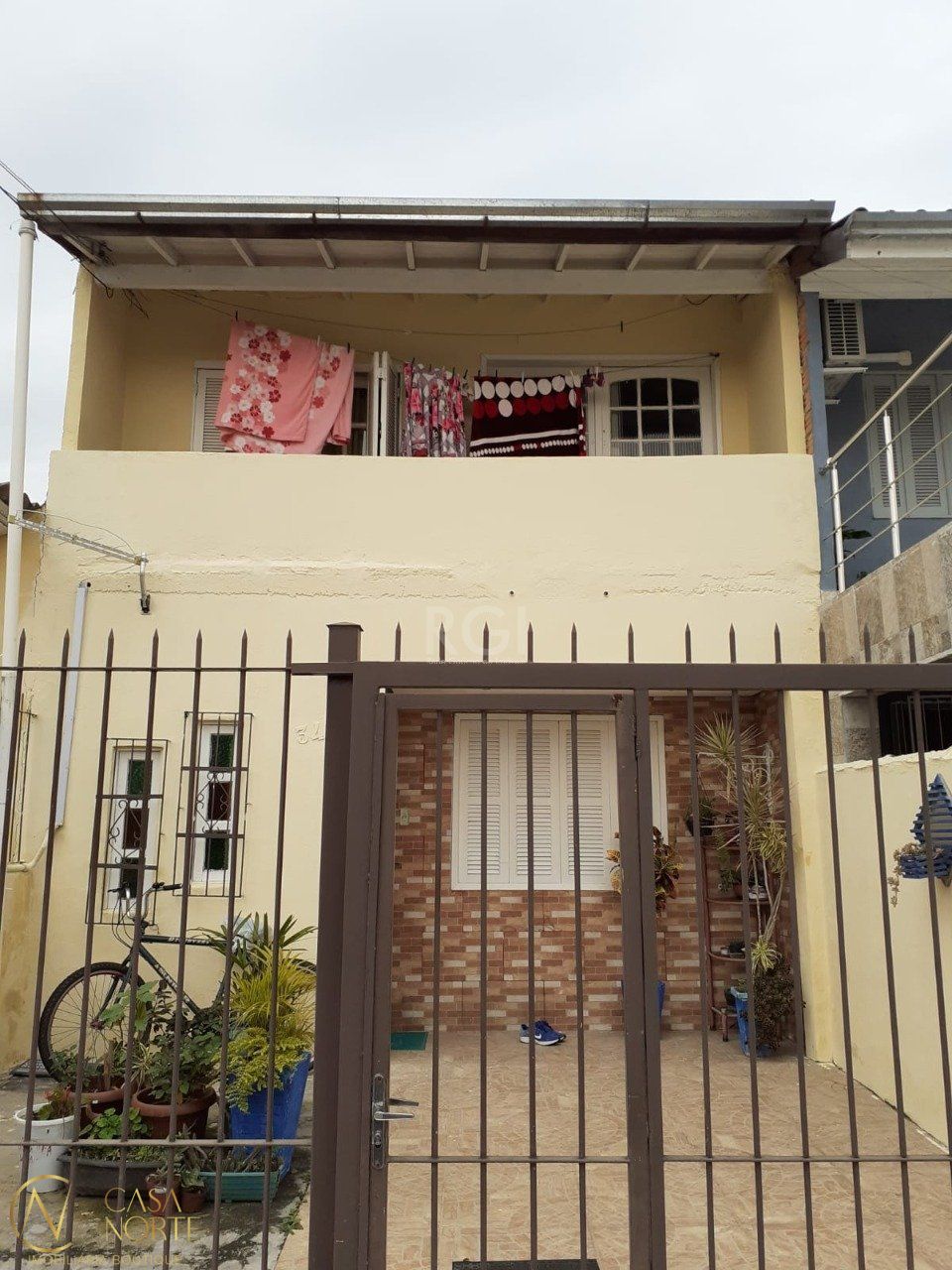 Sobrado à venda com 2 quartos, 100m², 1 suíte, 2 vagas, Rua Carlos Wilson Schröder no bairro Hípica em Porto Alegre