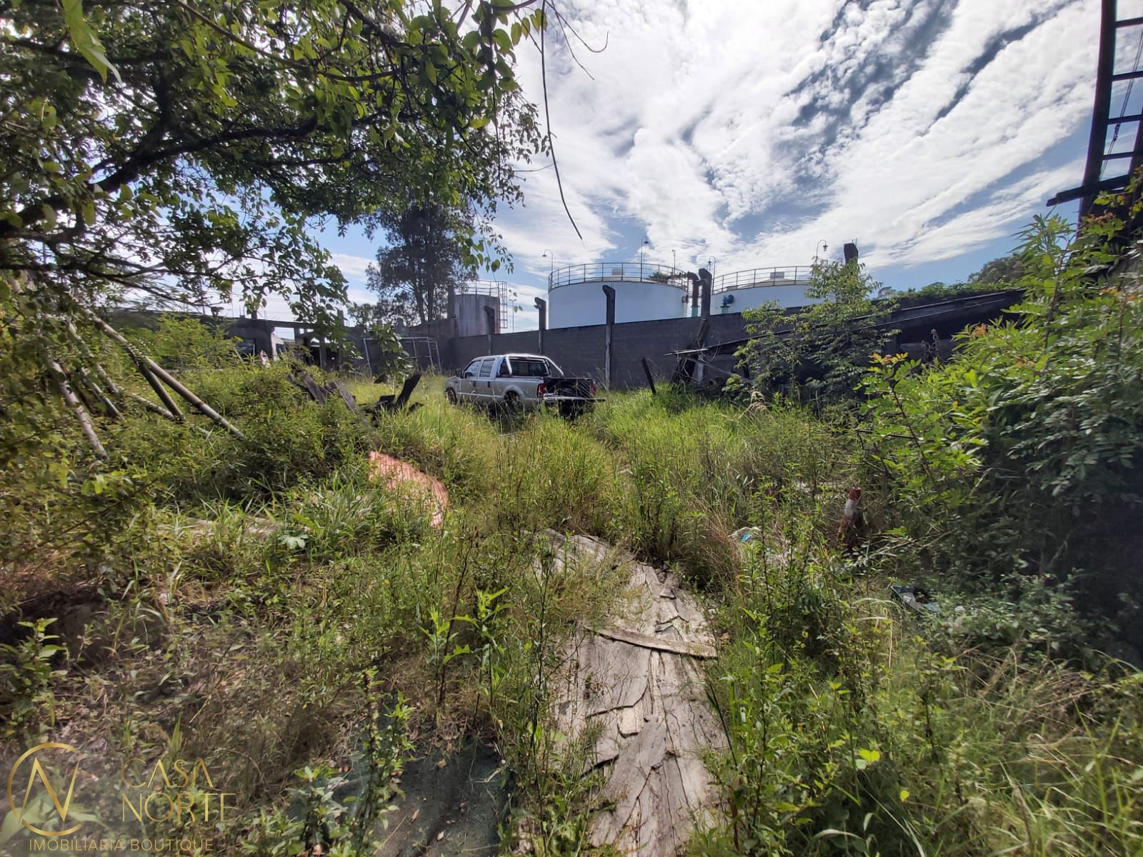 Terreno Comercial à venda  com 2616m², Estrada João de Oliveira Remião no bairro Lomba do Pinheiro em Porto Alegre