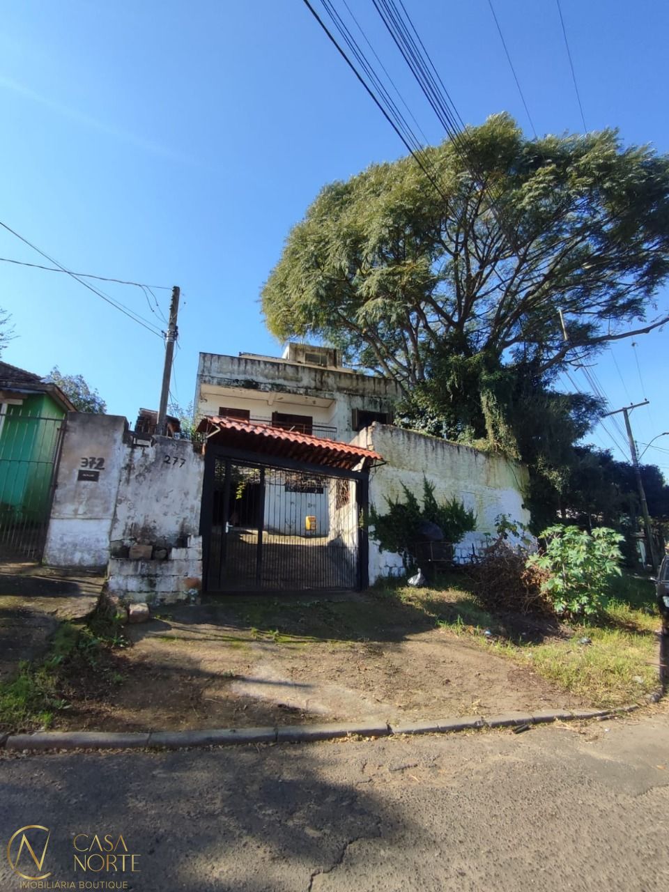 Casa à venda com 5 quartos, 200m², 2 vagas, Rua Gregório Perez no bairro Cavalhada em Porto Alegre