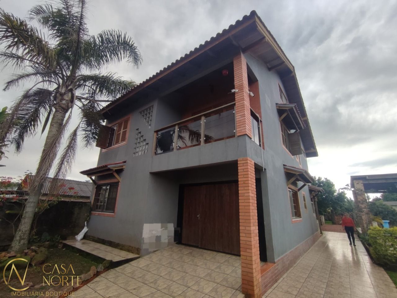Sobrado à venda com 3 quartos, 411m², 1 suíte, 5 vagas, Rua Stringhini no bairro Hípica em Porto Alegre