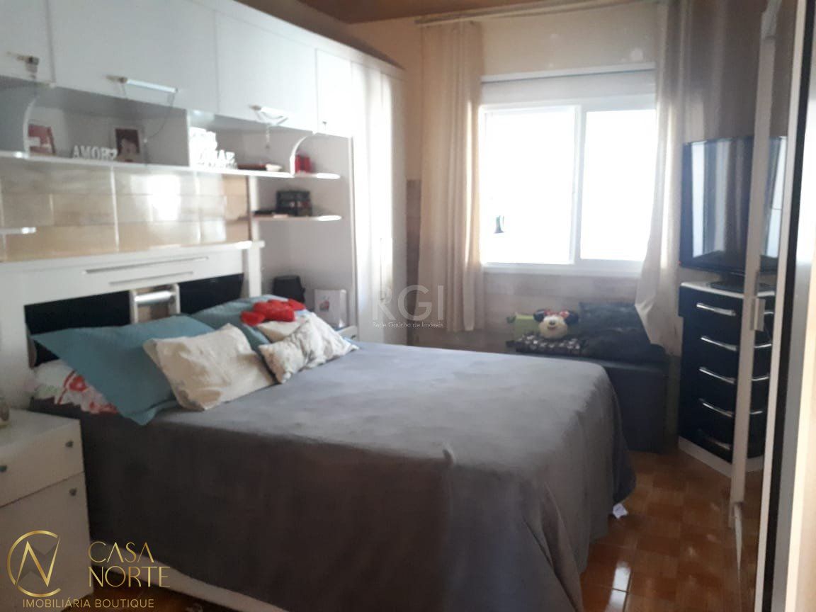 Casa à venda com 3 quartos, 192m², 1 suíte, 2 vagas, Rua José Pereira da Cunha no bairro Vila Nova em Porto Alegre