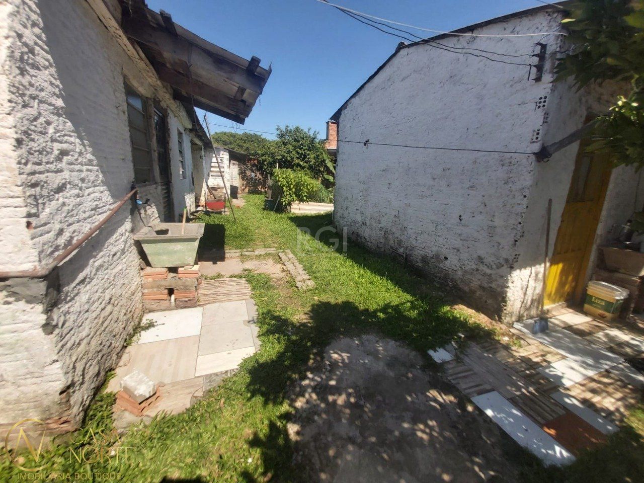 Casa à venda com 3 quartos, 82m², 3 vagas, Estrada Costa Gama no bairro Restinga em Porto Alegre