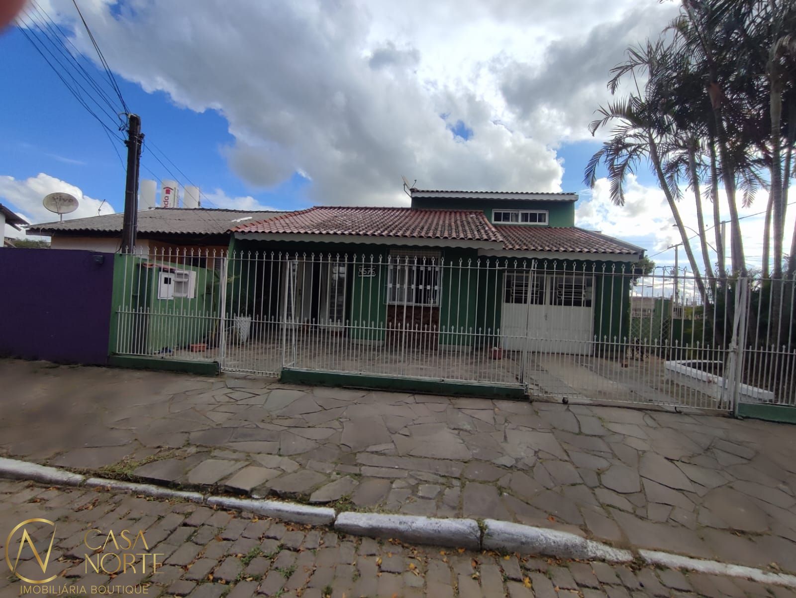 Casa à venda com 3 quartos, 165m², 1 suíte, 2 vagas, Acesso Rio Volga no bairro Restinga em Porto Alegre