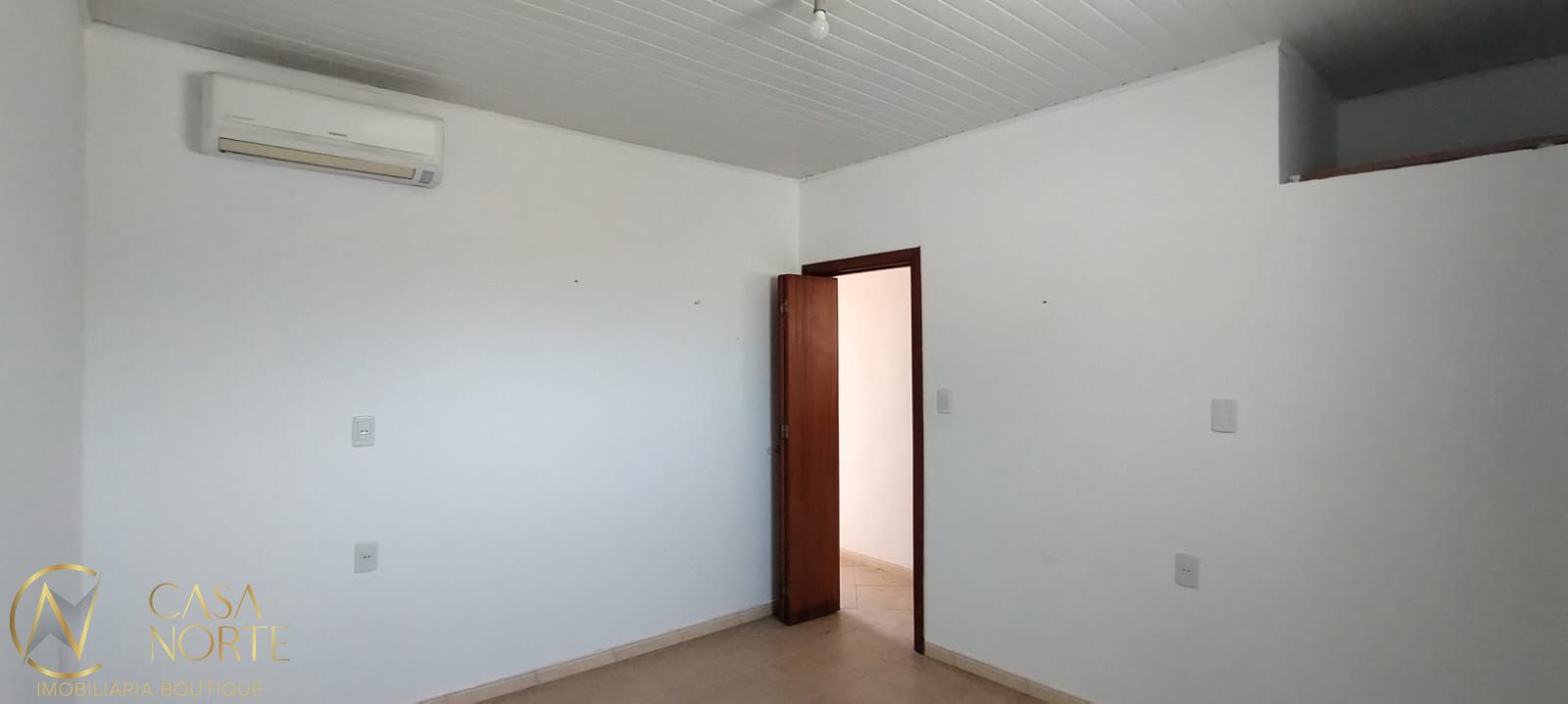 Casa à venda com 4 quartos, 250m², 1 suíte, 3 vagas, Rua Charlie Chaplin no bairro Restinga em Porto Alegre