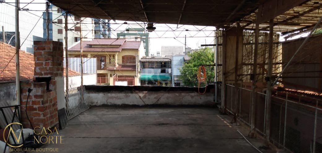 Casa à venda com 4 quartos, 188m², 2 suítes, 2 vagas, Rua Gomes de Freitas no bairro Jardim Itu em Porto Alegre