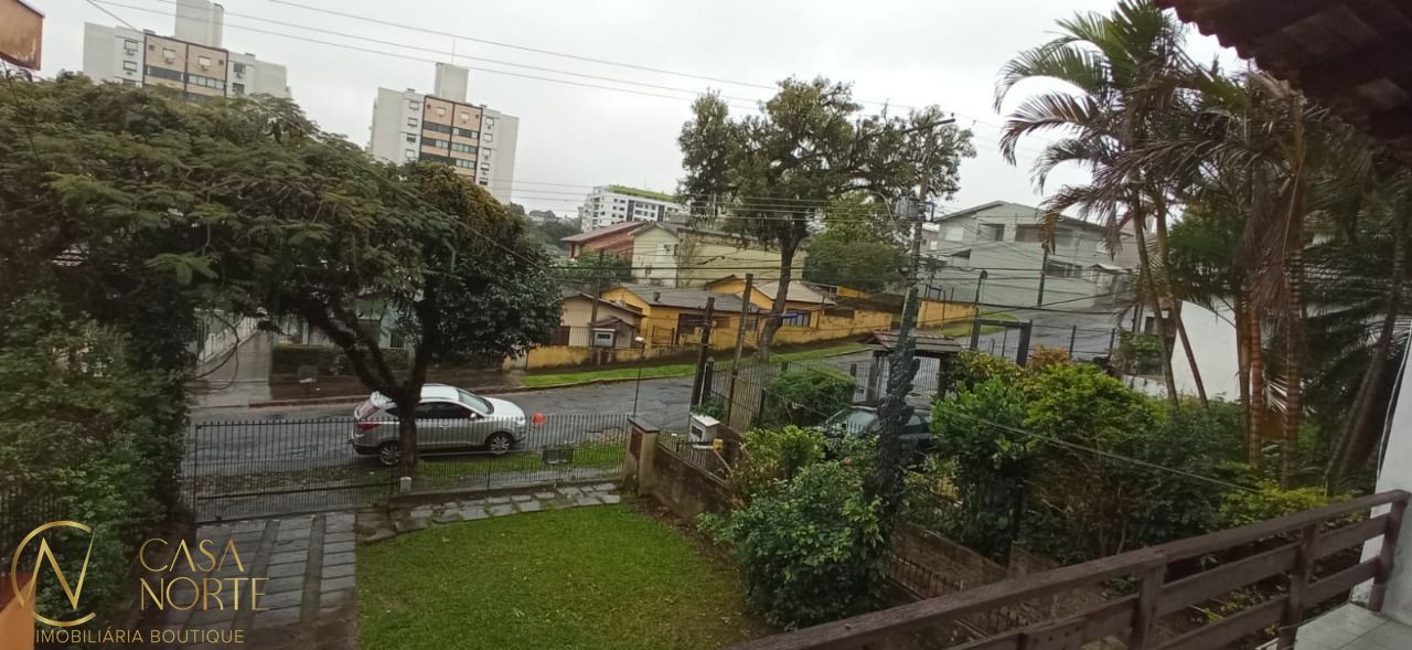 Casa à venda com 5 quartos, 175m², 1 suíte, 5 vagas, Rua Doutor Mário Totta no bairro Tristeza em Porto Alegre