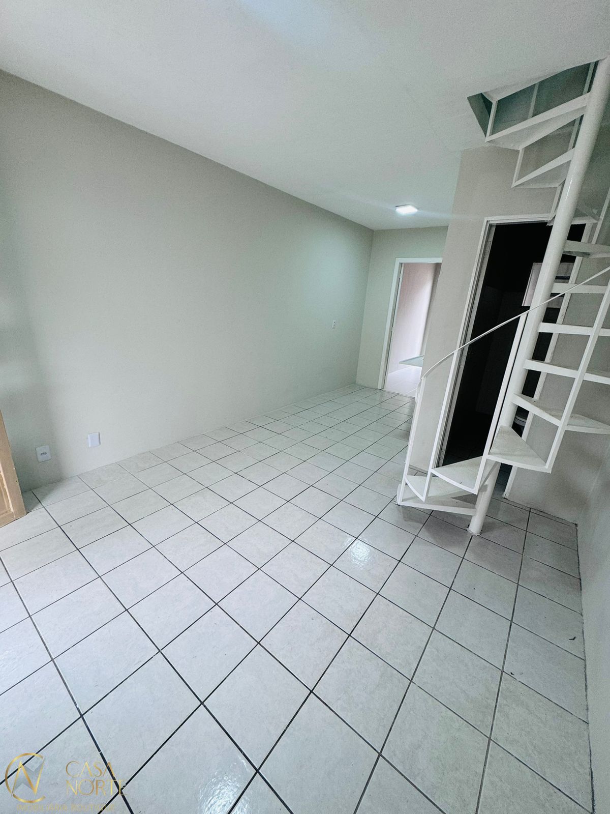 Sobrado à venda com 2 quartos, 63m², 1 vaga, Avenida João Antônio Silveira no bairro Restinga em Porto Alegre