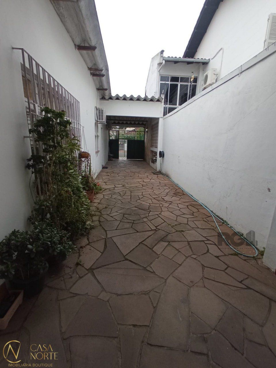 Casa à venda com 3 quartos, 272m², 2 suítes, 9 vagas, Rua Barão do Amazonas no bairro Jardim  Botânico em Porto Alegre