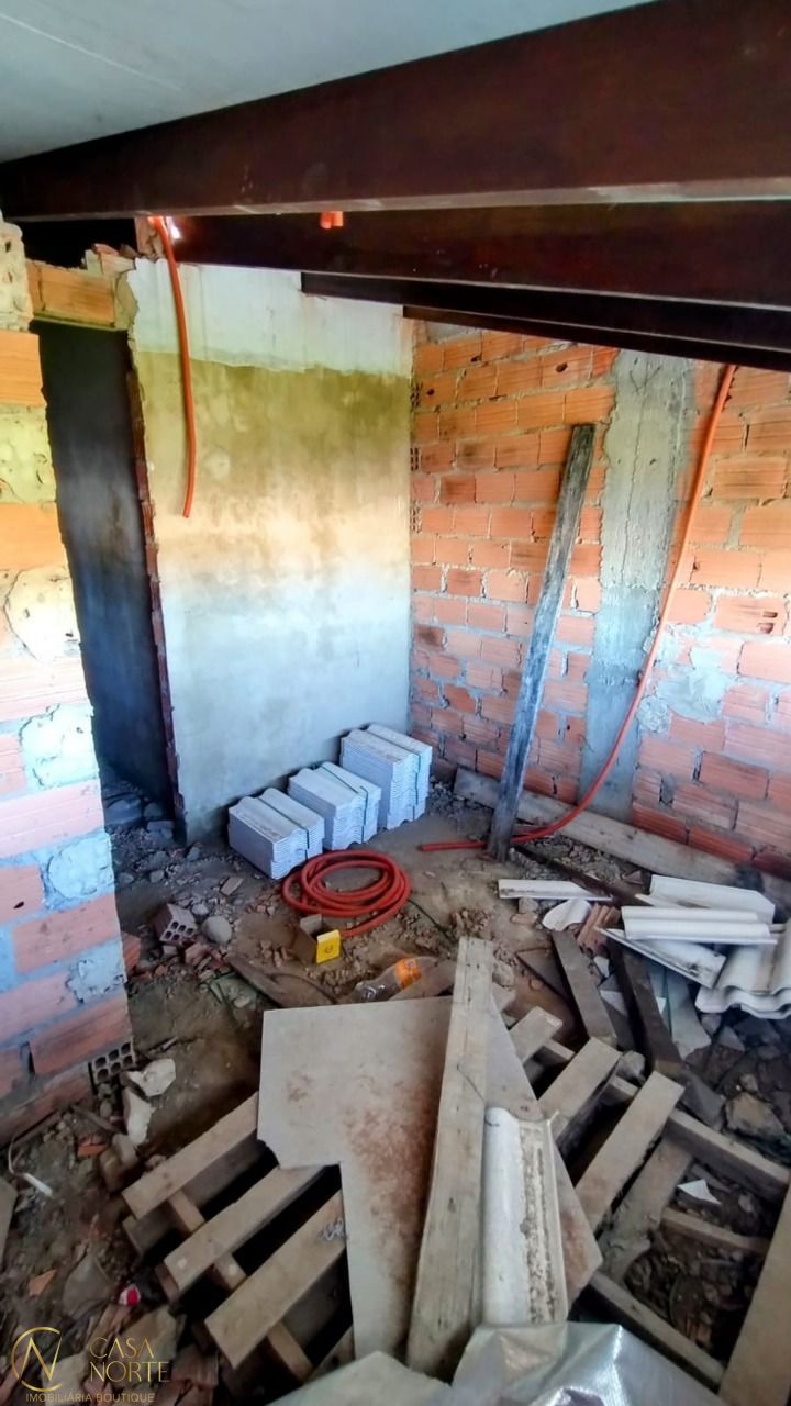 Sobrado à venda com 3 quartos, 88m², 2 suítes, 2 vagas, Rua Luzinete Alves Aragon no bairro Hípica em Porto Alegre