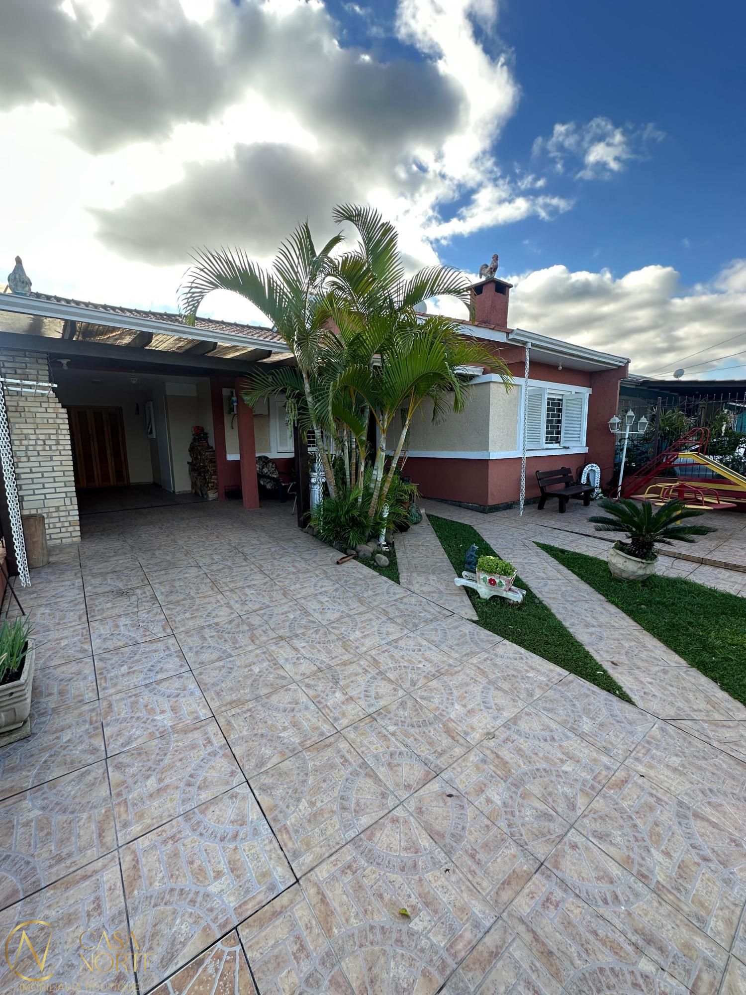 Casa à venda com 4 quartos, 190m², 2 suítes, 4 vagas, Rua Ruth Totta no bairro Hípica em Porto Alegre